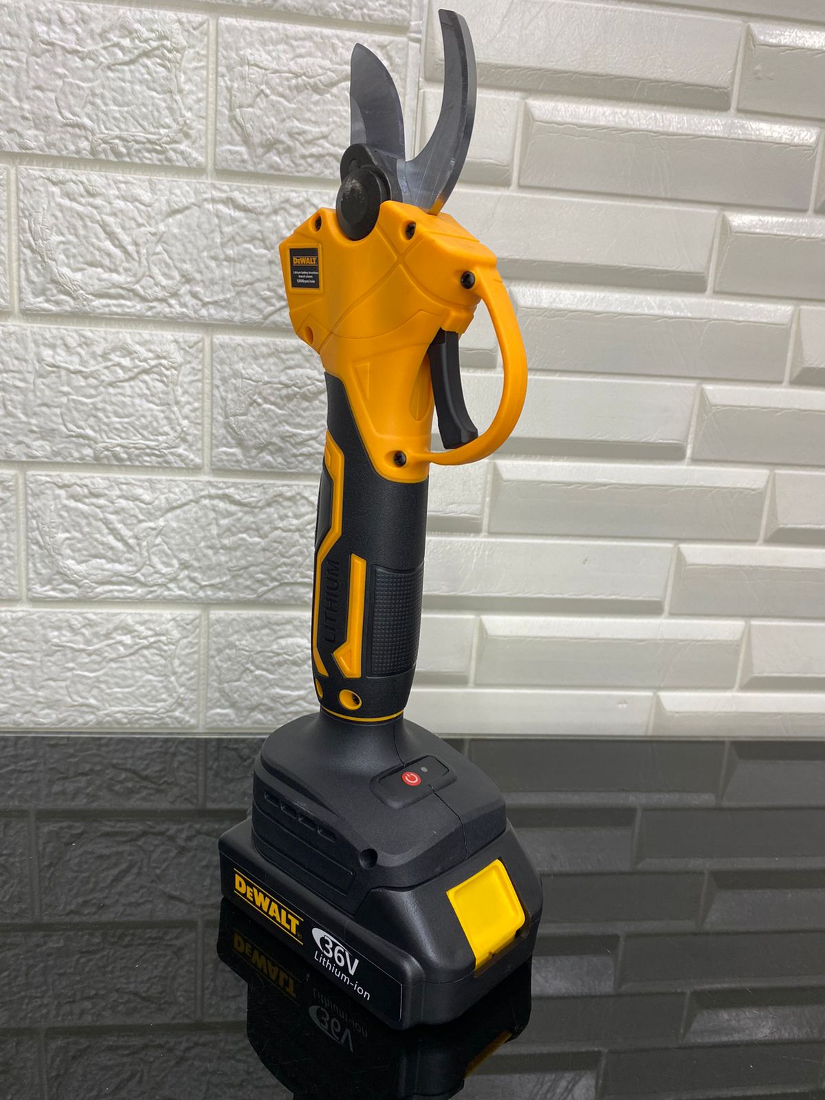 TIJERA PODADORA INALAMBRICA DEWALT